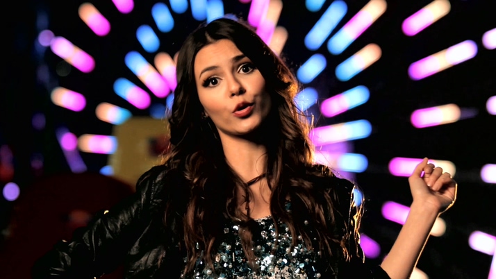 Victoria Justice 《Beggin on You