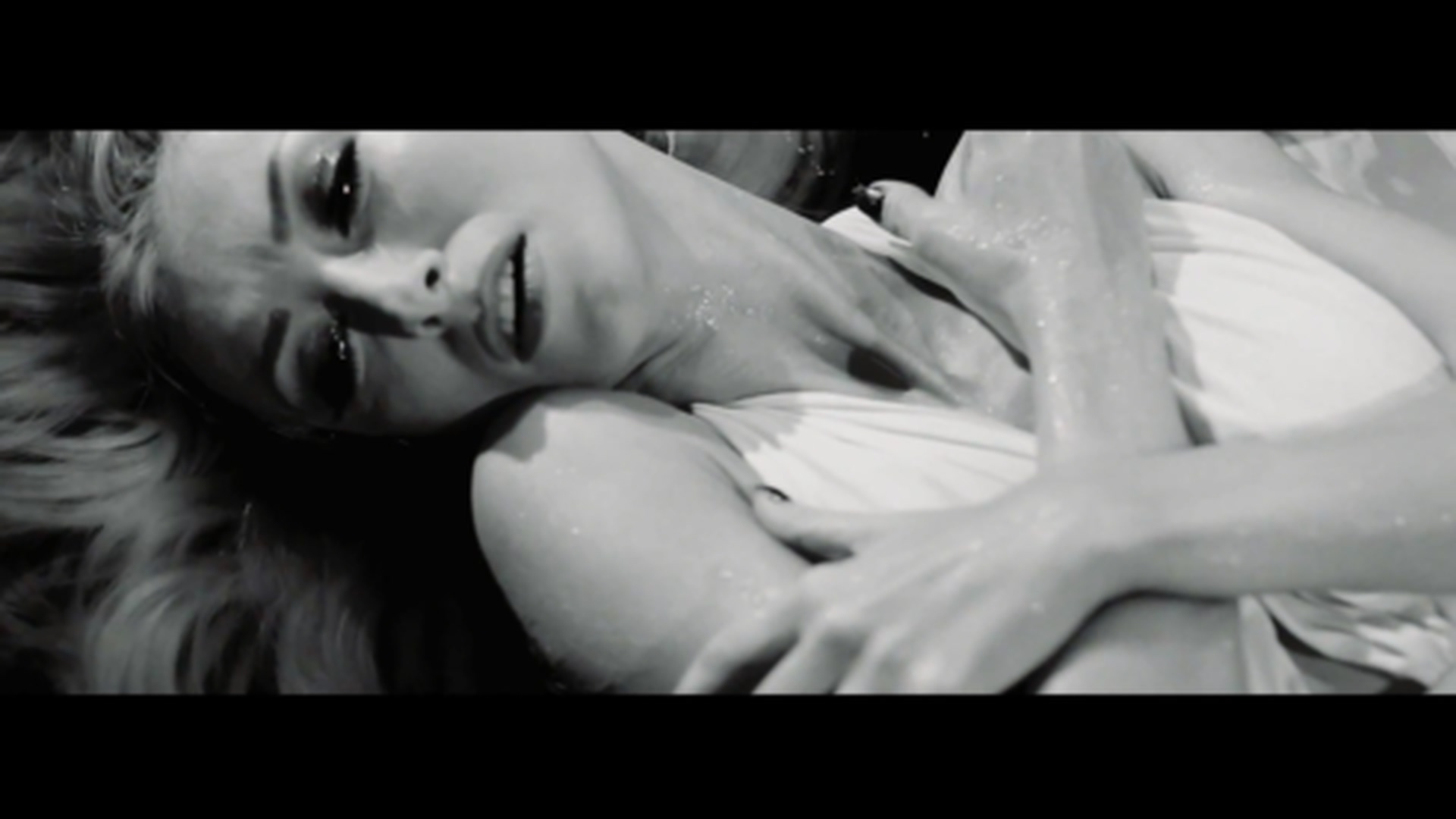 Andreea Balan 《RECE》 1080P