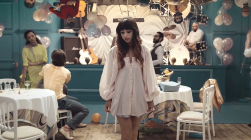 Foxes 《Holding Onto Heaven》 1