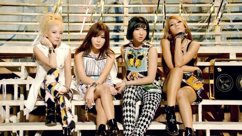 2NE1(투애니원) 《FALLING IN 