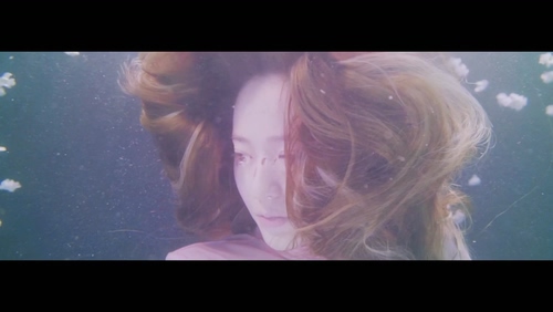 f(x) 《4 Walls》 1080P