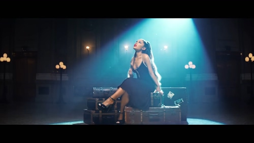 Ariana Grande 《breathin》 1080P